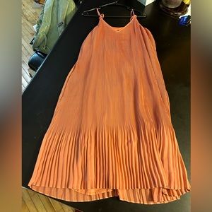 Abercrombie and Fitch pleaded dress in mauve pink